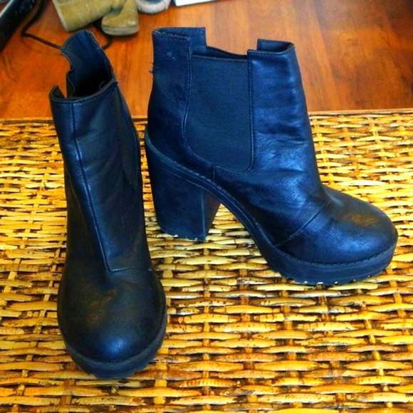 Divided pull on black combat boots - Picture 1 of 5